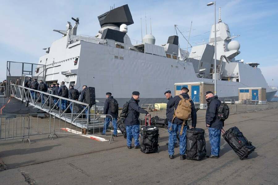 Holland sends patrol ships