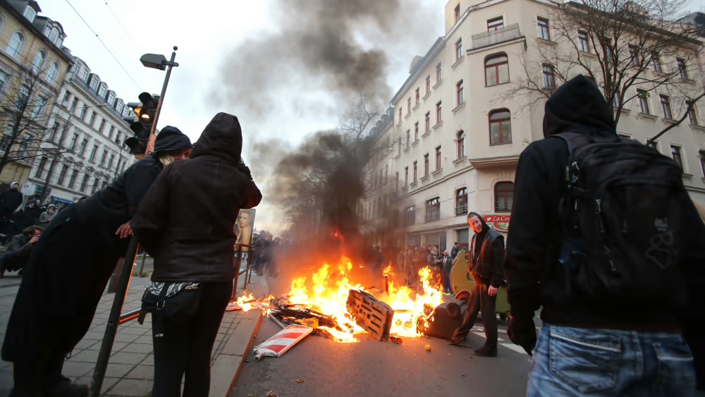 Möljon in chaos, protestors organise