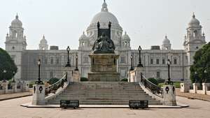 Capital shifted to Calcutta