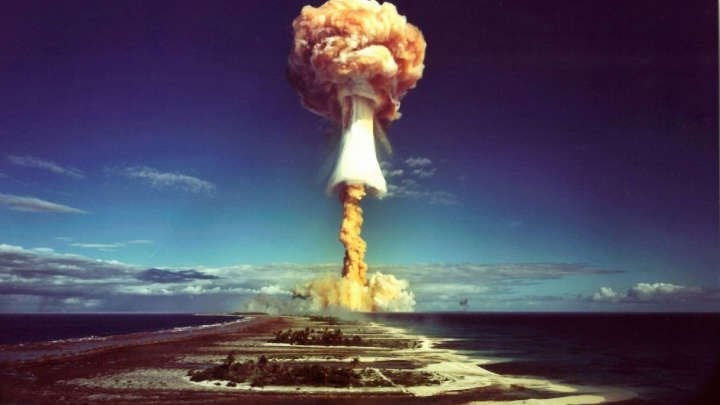 Nuclear plane crushes Hadraza, killing near 1 million people 