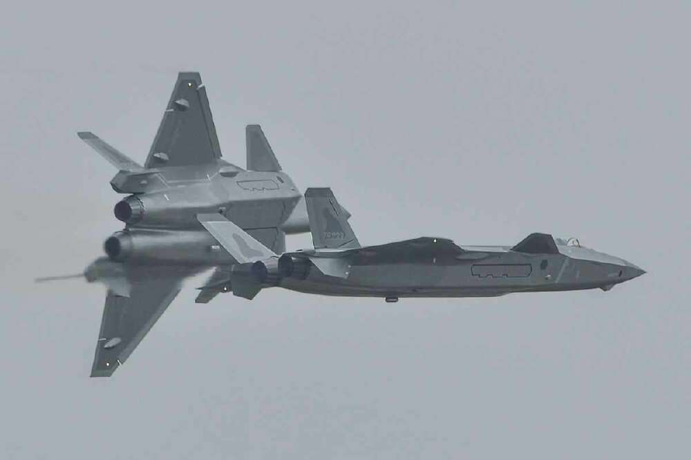 Mysterous Jets Spotted Over Poltava: Is Ukraine Unveiling Its 5th Gen Fighter?
